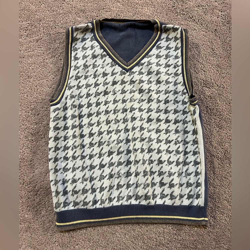 Boys toddles Sweater Vest size 5t